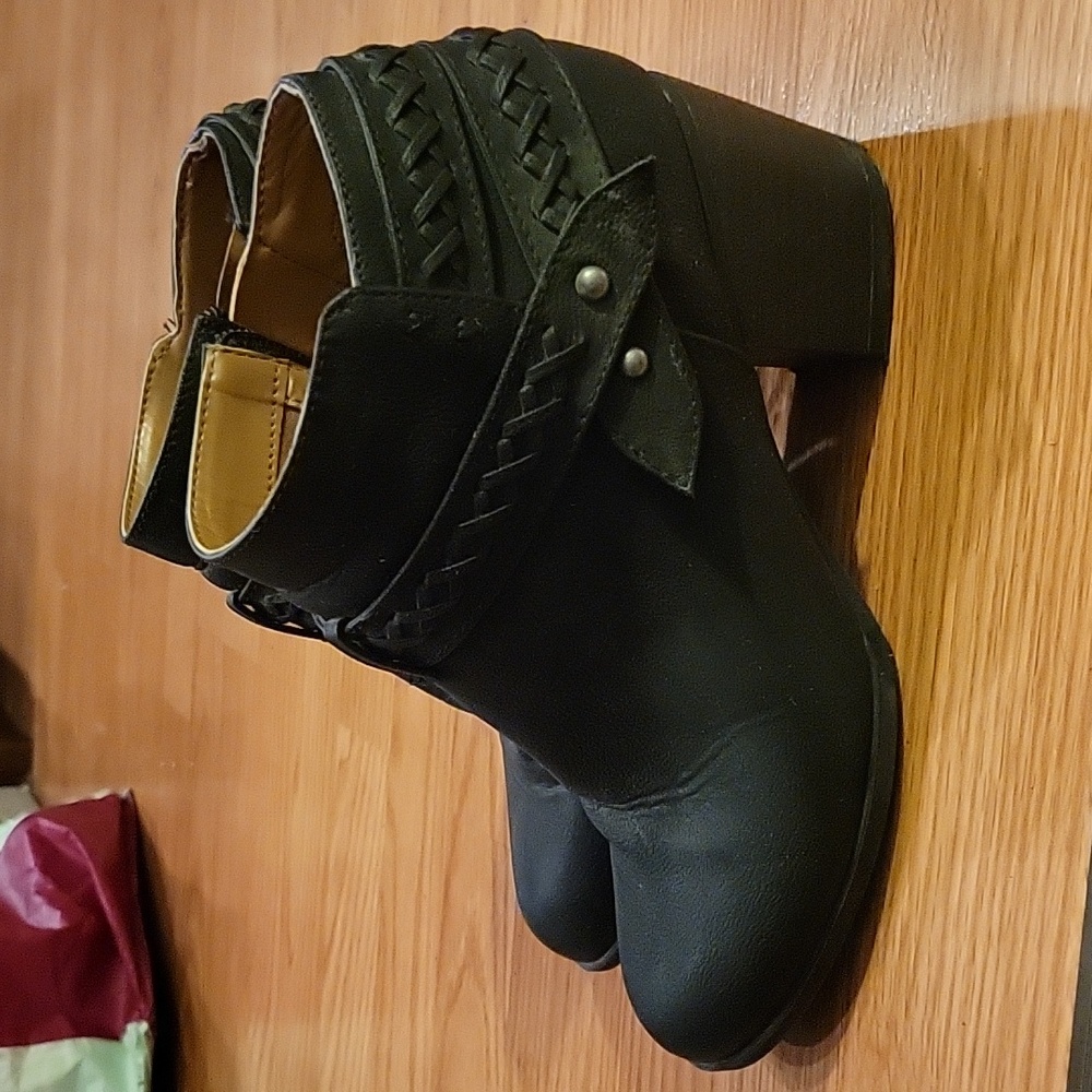 Indigo Rd. Booties size 6.5M - Picture 2 of 7